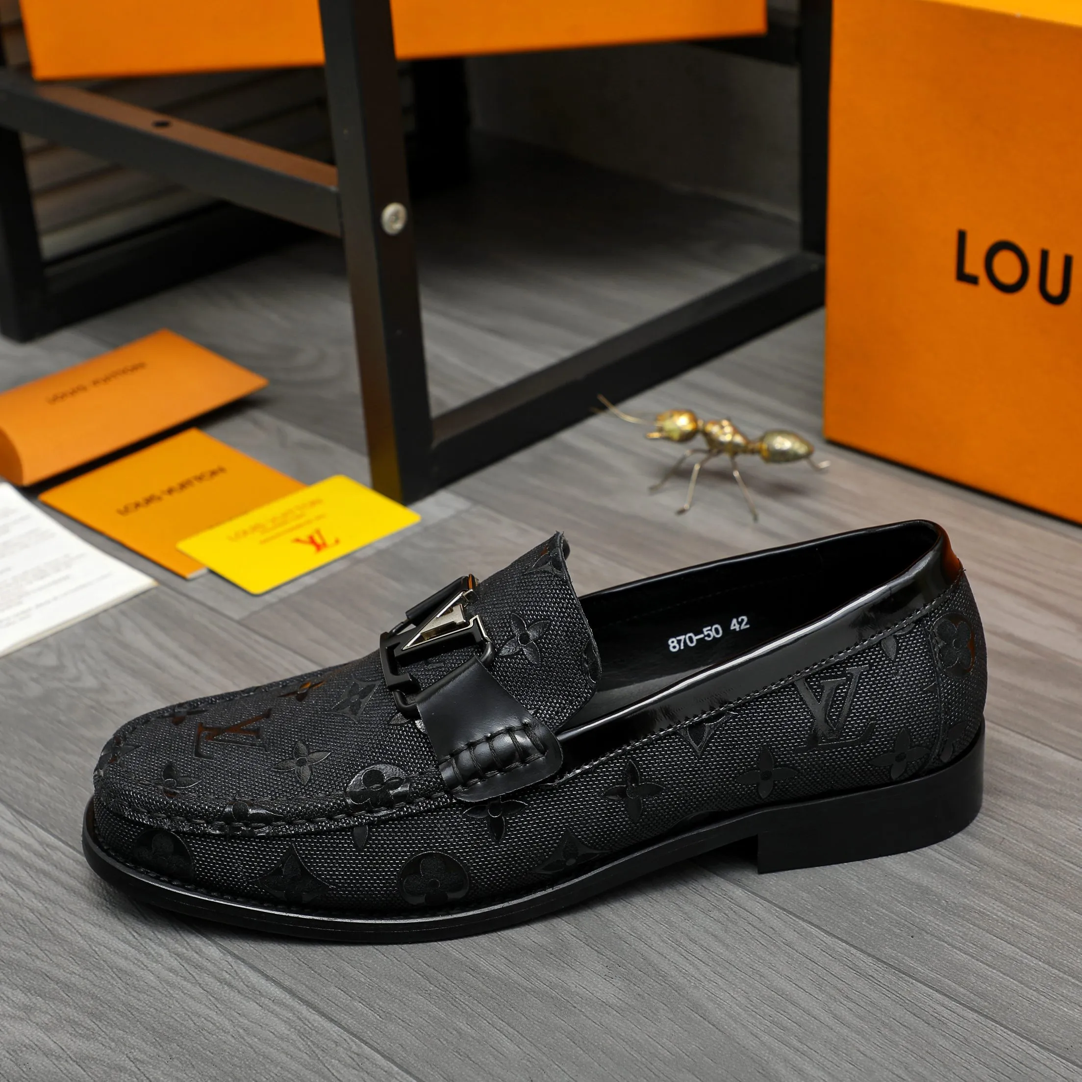 Men's shoes 💰p460 Product trademark: LV "Louis Vuitton" business slip-on leather shoes Regular size: 39-45 (45 is custom-made and non-returnable) Product materials: Selected embossed cowhide upper, cowhide lining, original rubber outsole